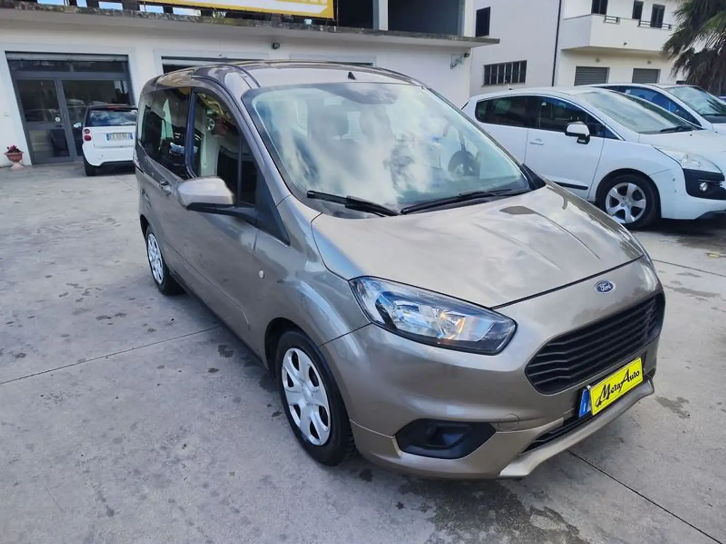 Ford Tourneo Courier 1.5 TDCI 100 CV Plus Grigio - 2