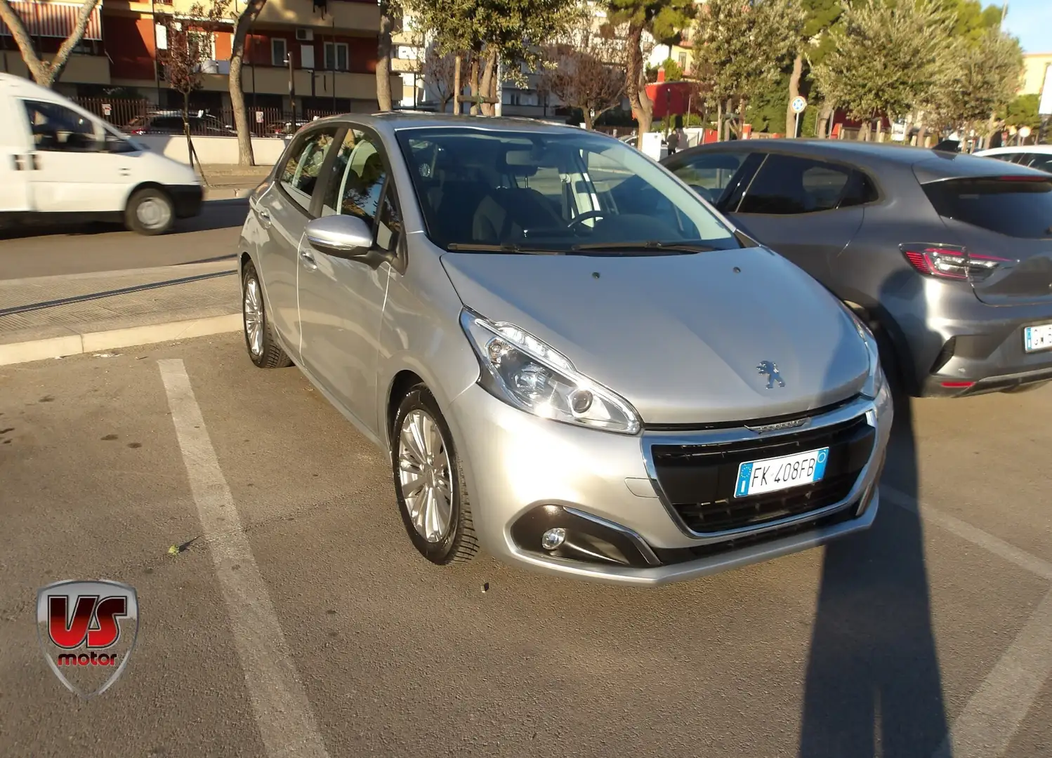 Peugeot 208 BlueHDi 75 S&S 5 porte Active Zilver - 1