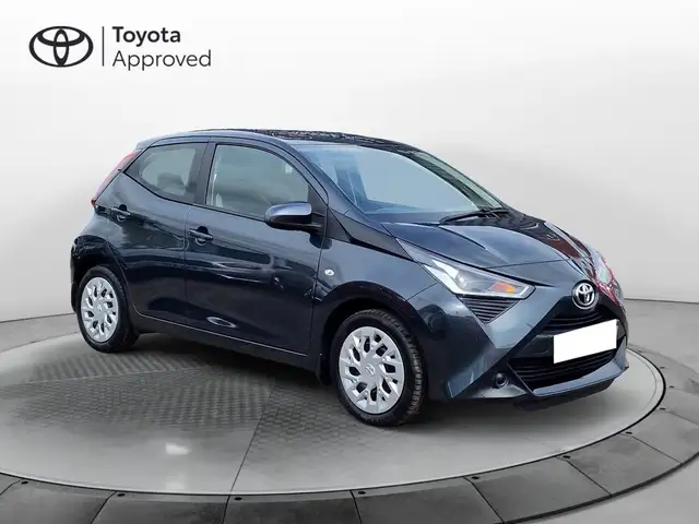 Toyota Aygo Aygo II 2018 5p 5p 1.0 x-play m-mt 72cv