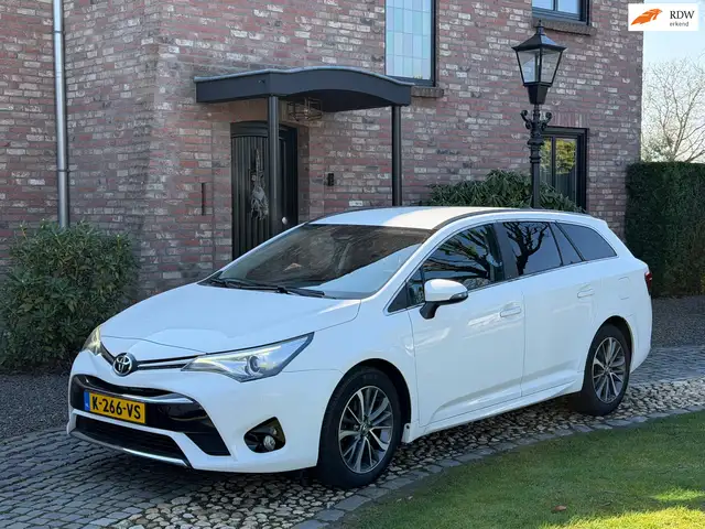 Toyota Avensis Touring Sports 1.8 VVT-i SkyView Edition