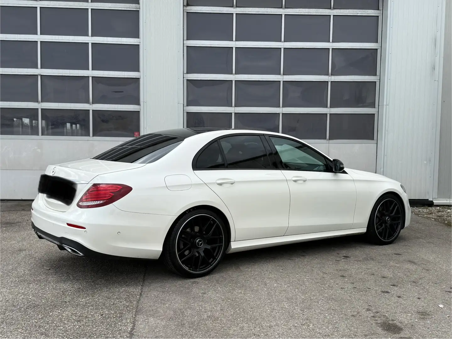 Mercedes-Benz E 220 d AMG Night Paket 20Zoll Panorama Widescreen Weiß - 2