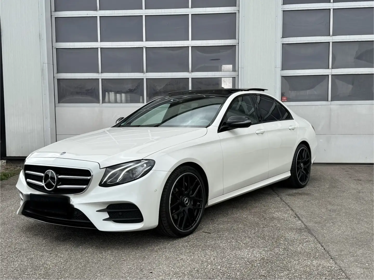 Mercedes-Benz E 220 d AMG Night Paket 20Zoll Panorama Widescreen Weiß - 1