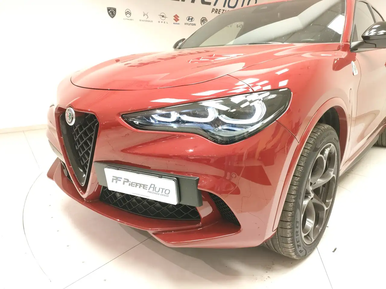 Alfa Romeo Stelvio 2023 — фото 8
