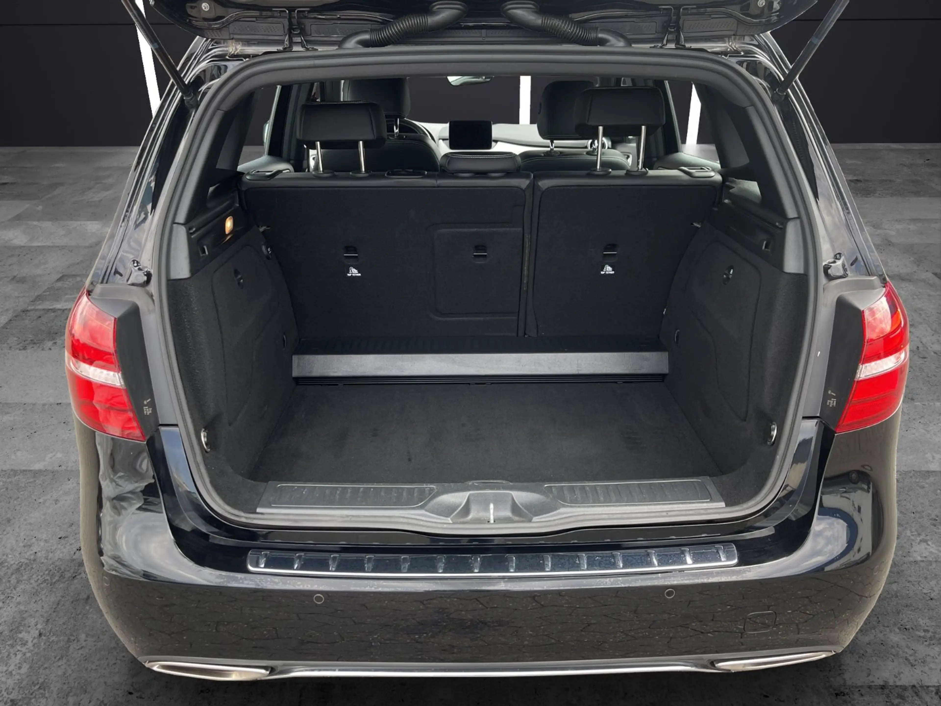 Mercedes-Benz B 200 B200 Urban Style*AUTOM.*S.HEFT*PDC*NAVI*AHK*2.HA — photo 9