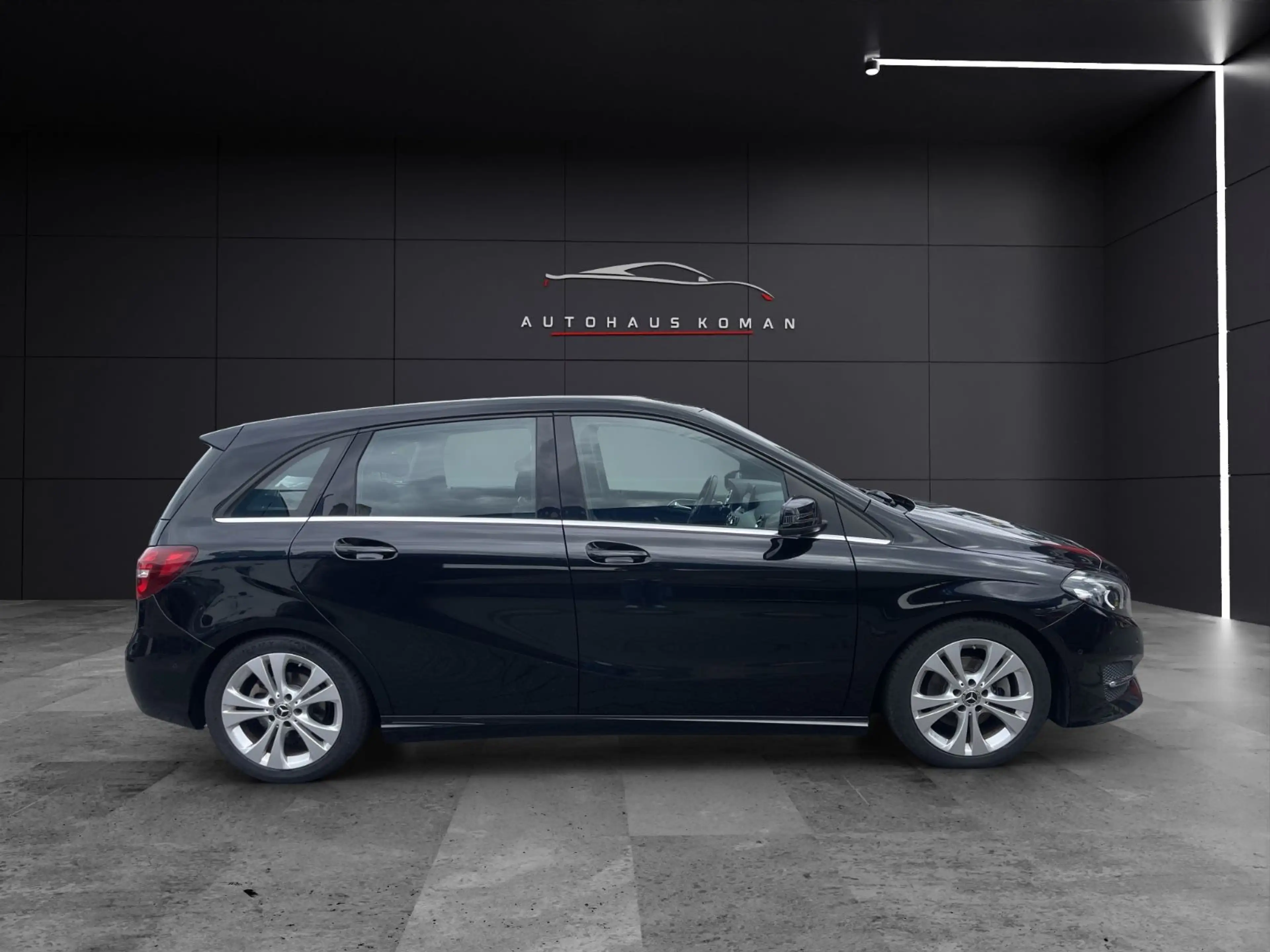 Mercedes-Benz B 200 B200 Urban Style*AUTOM.*S.HEFT*PDC*NAVI*AHK*2.HA — photo 5