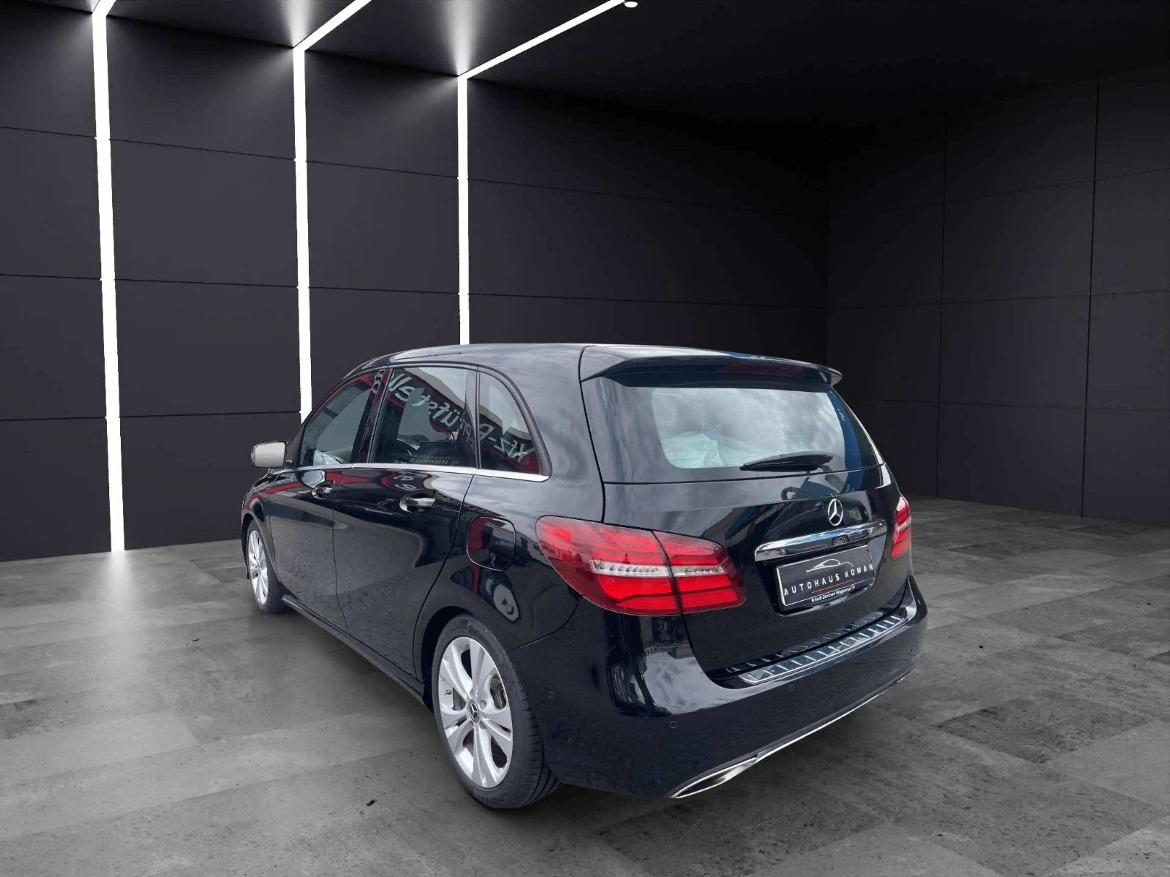 Mercedes-Benz B 200 B200 Urban Style*AUTOM.*S.HEFT*PDC*NAVI*AHK*2.HA — photo 6