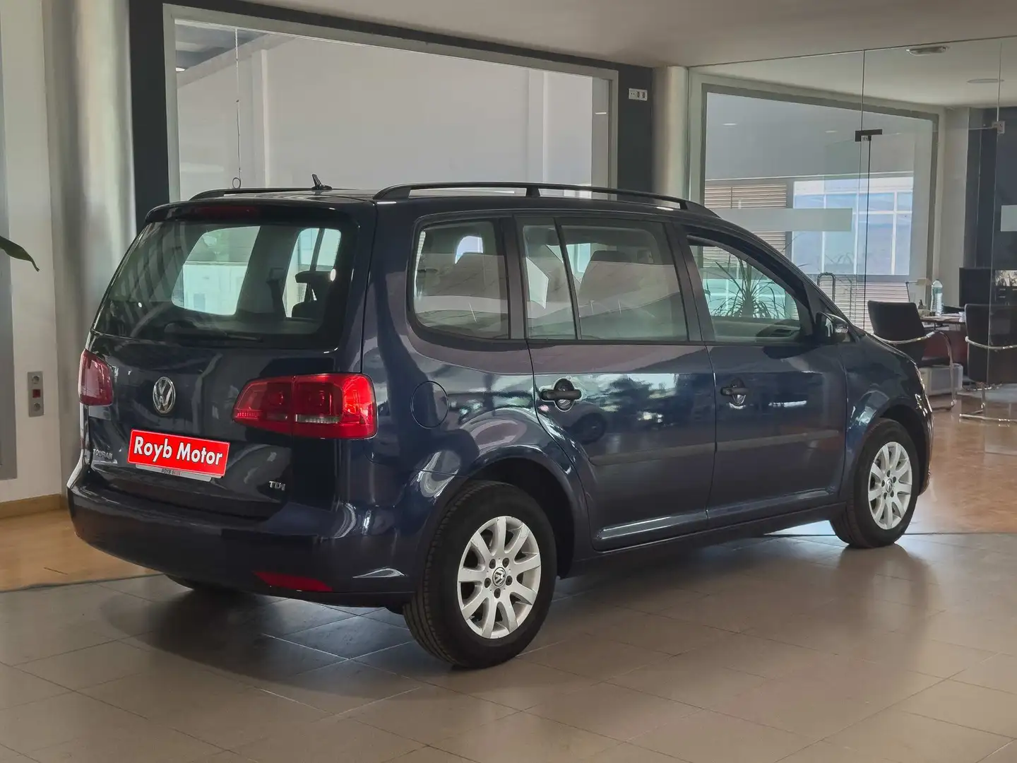 Volkswagen Touran 1.6TDI Advance 105 Blau - 2