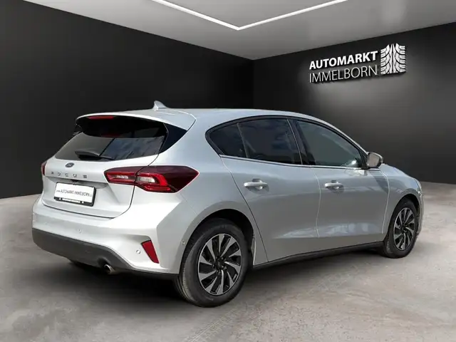 Ford Focus view 8