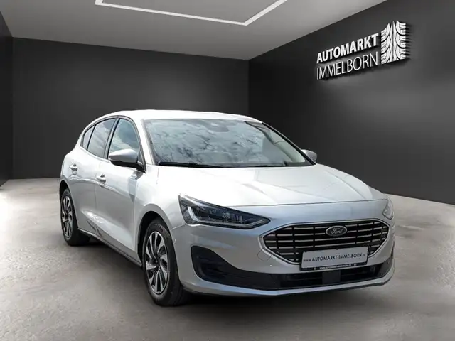 Ford Focus view 2