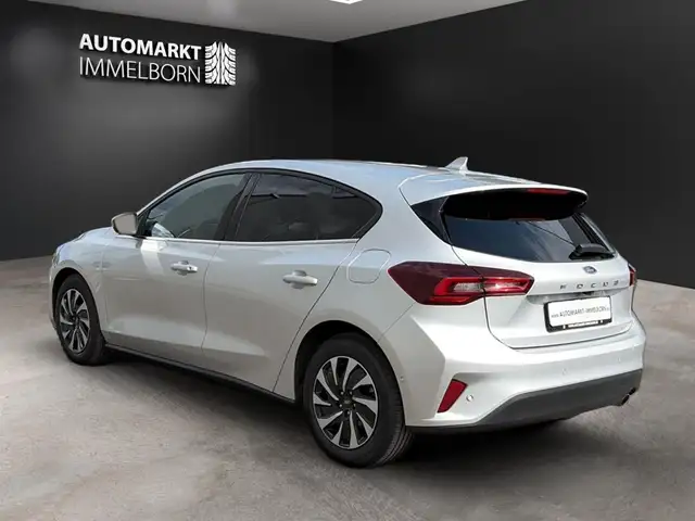 Ford Focus view 6