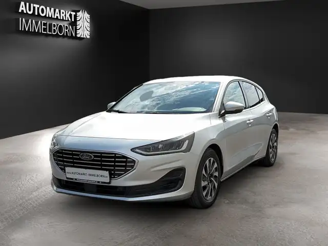 Ford Focus view 3