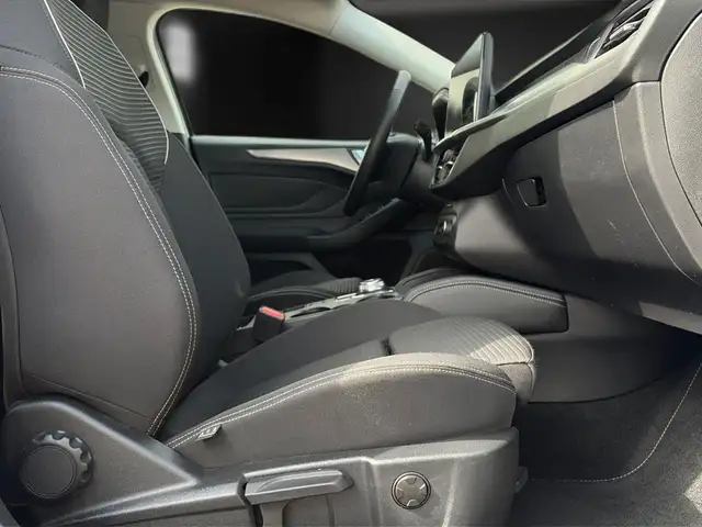 Ford Focus view 14
