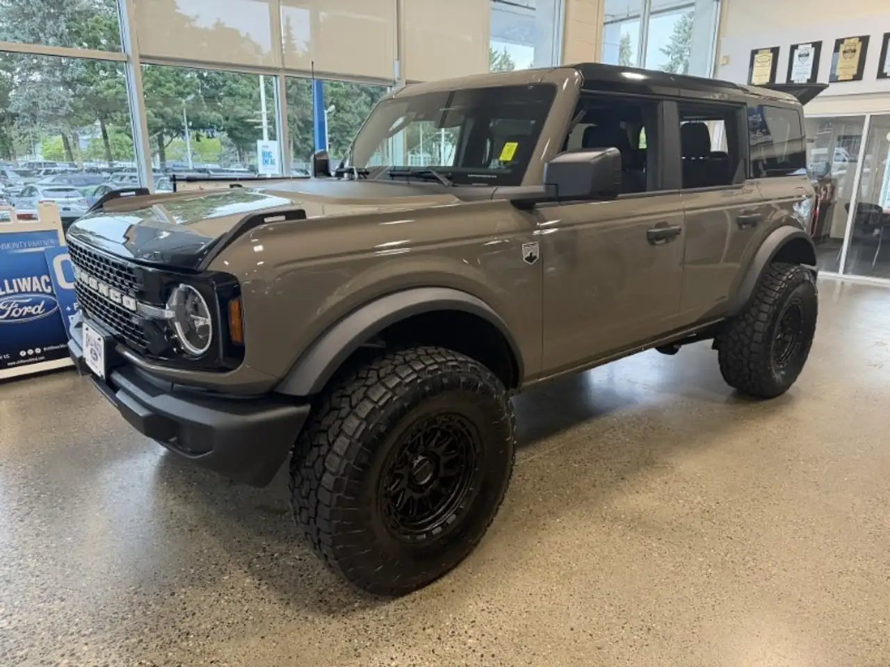 Ford Bronco снимка Ford Bronco