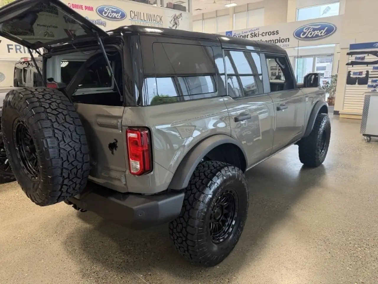 Ford Bronco снимка Ford Bronco