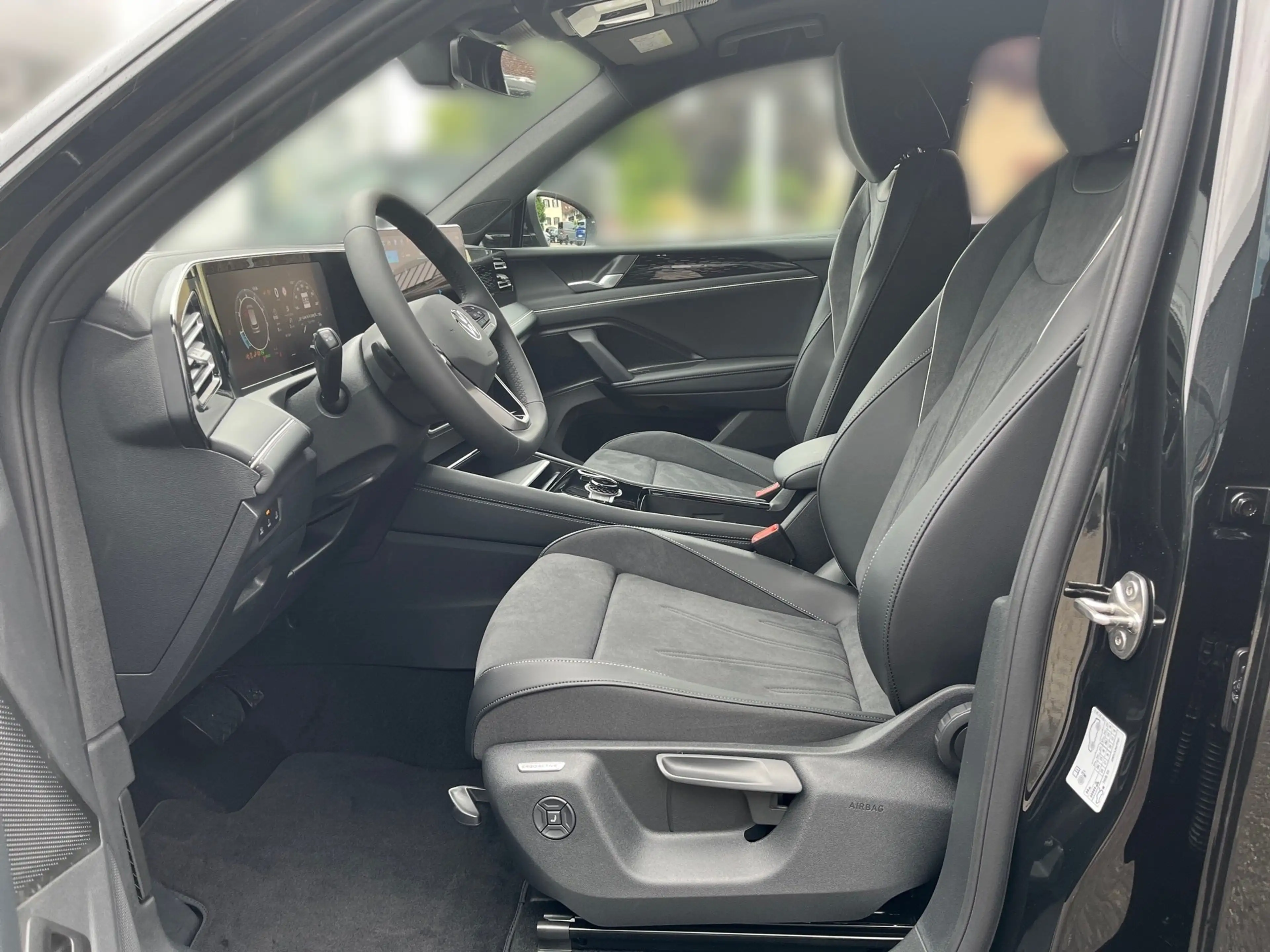 Volkswagen Tiguan 1.5 eTSI Elegance *PANO*AHK*NAVI* — photo 11