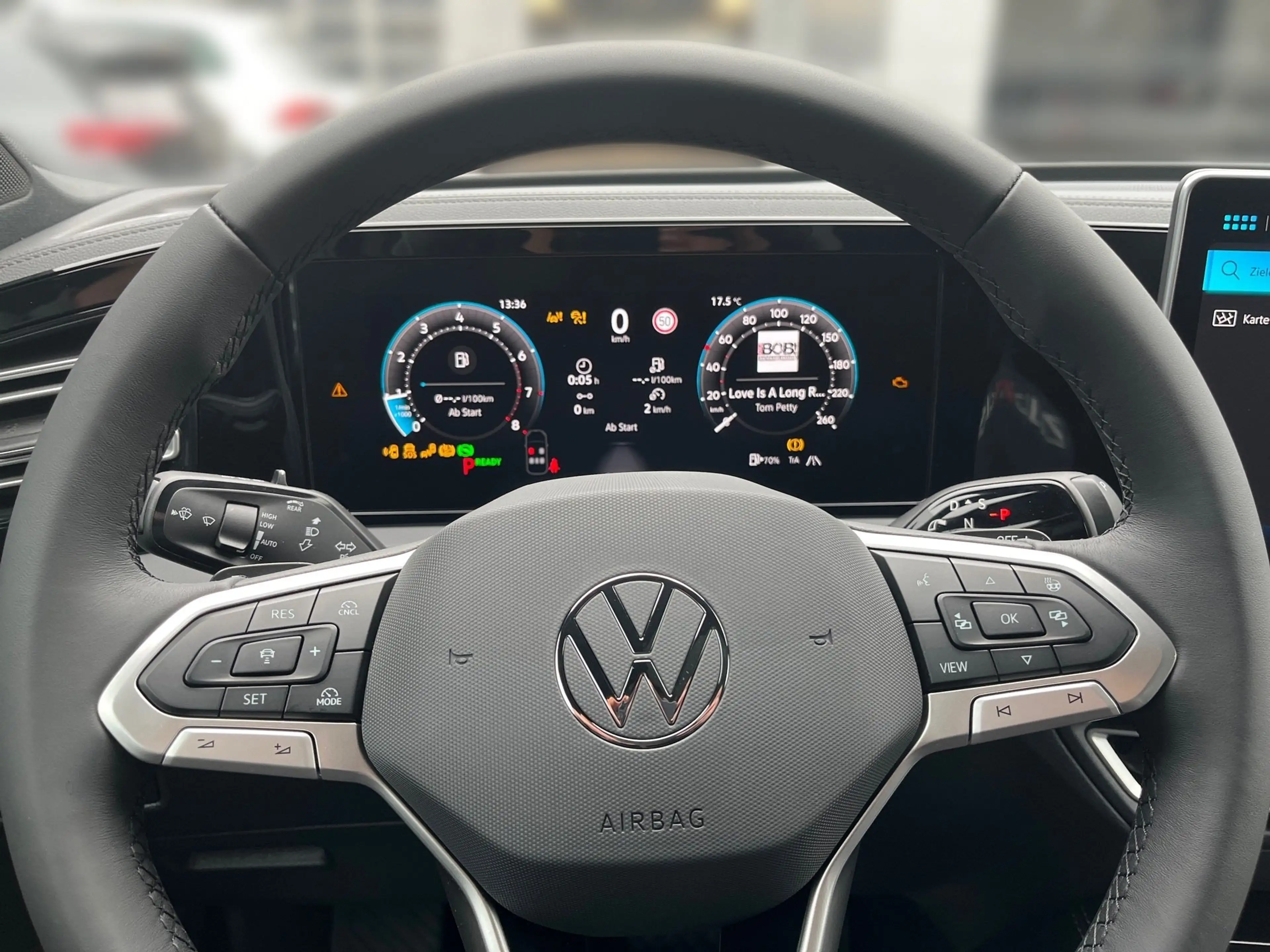 Volkswagen Tiguan 1.5 eTSI Elegance *PANO*AHK*NAVI* — photo 12