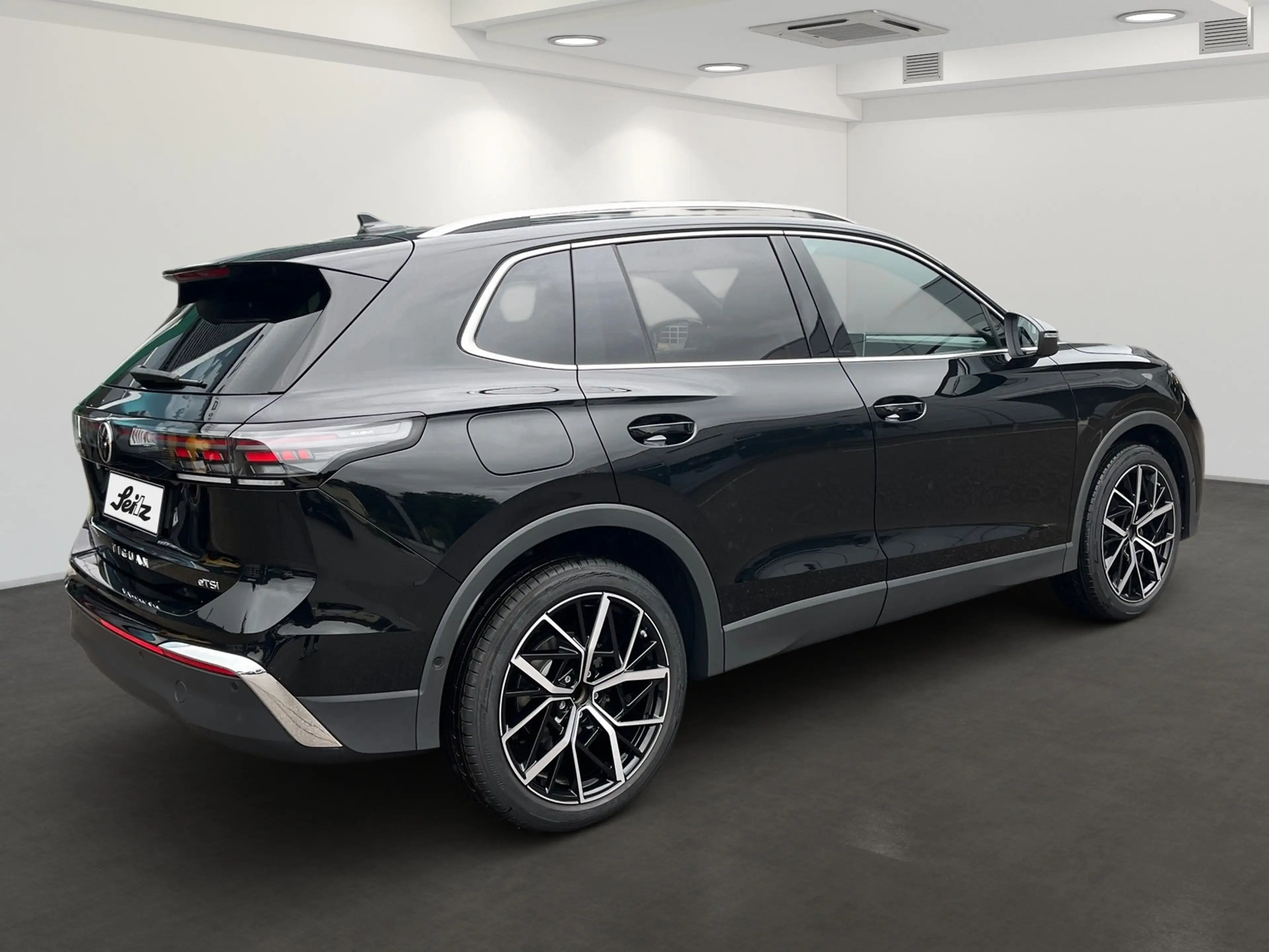 Volkswagen Tiguan 1.5 eTSI Elegance *PANO*AHK*NAVI* — photo 6