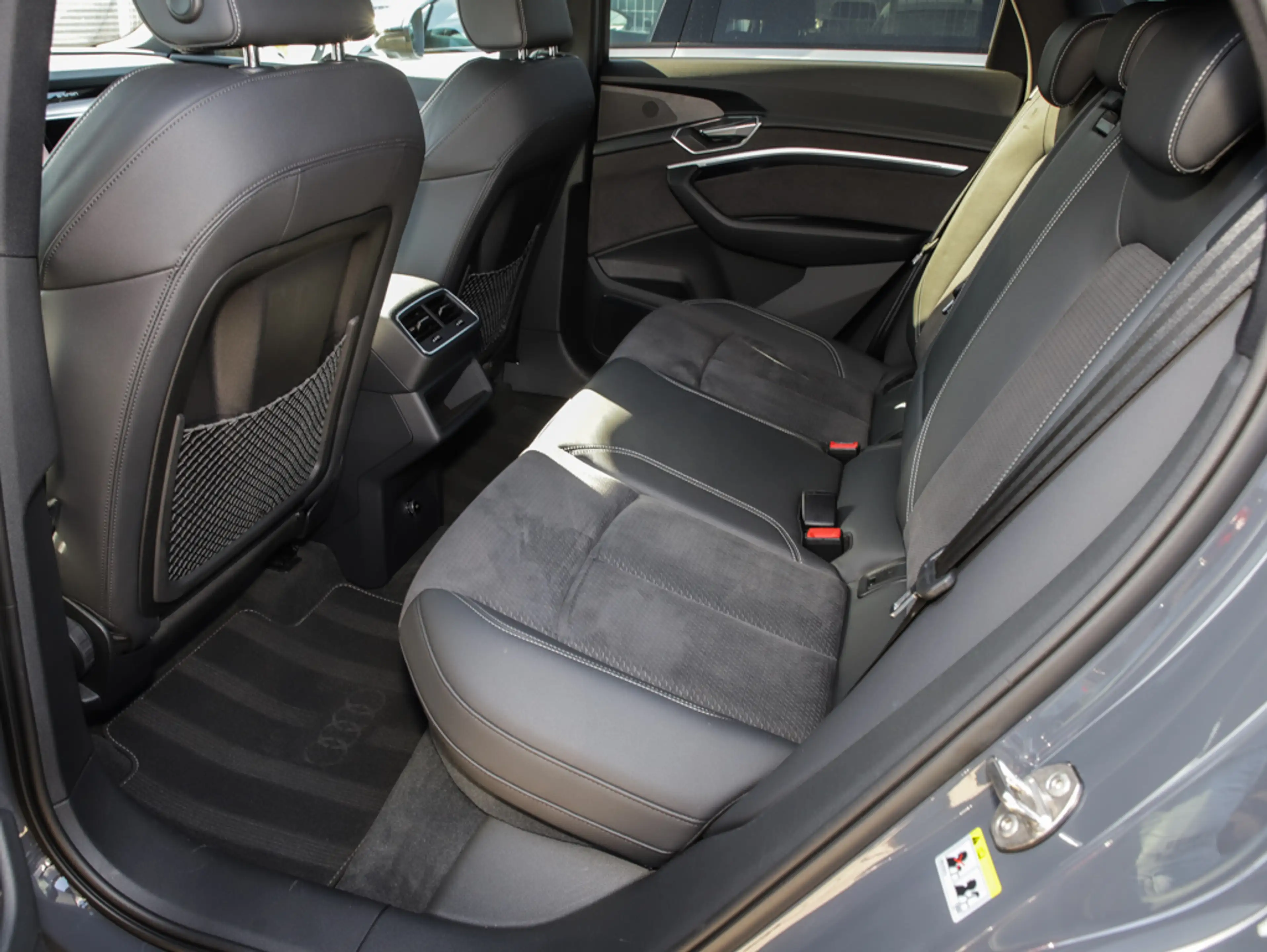 Audi Q8 e-tron Sportback 50 qu 2x S line B&O Nav 360° — photo 8