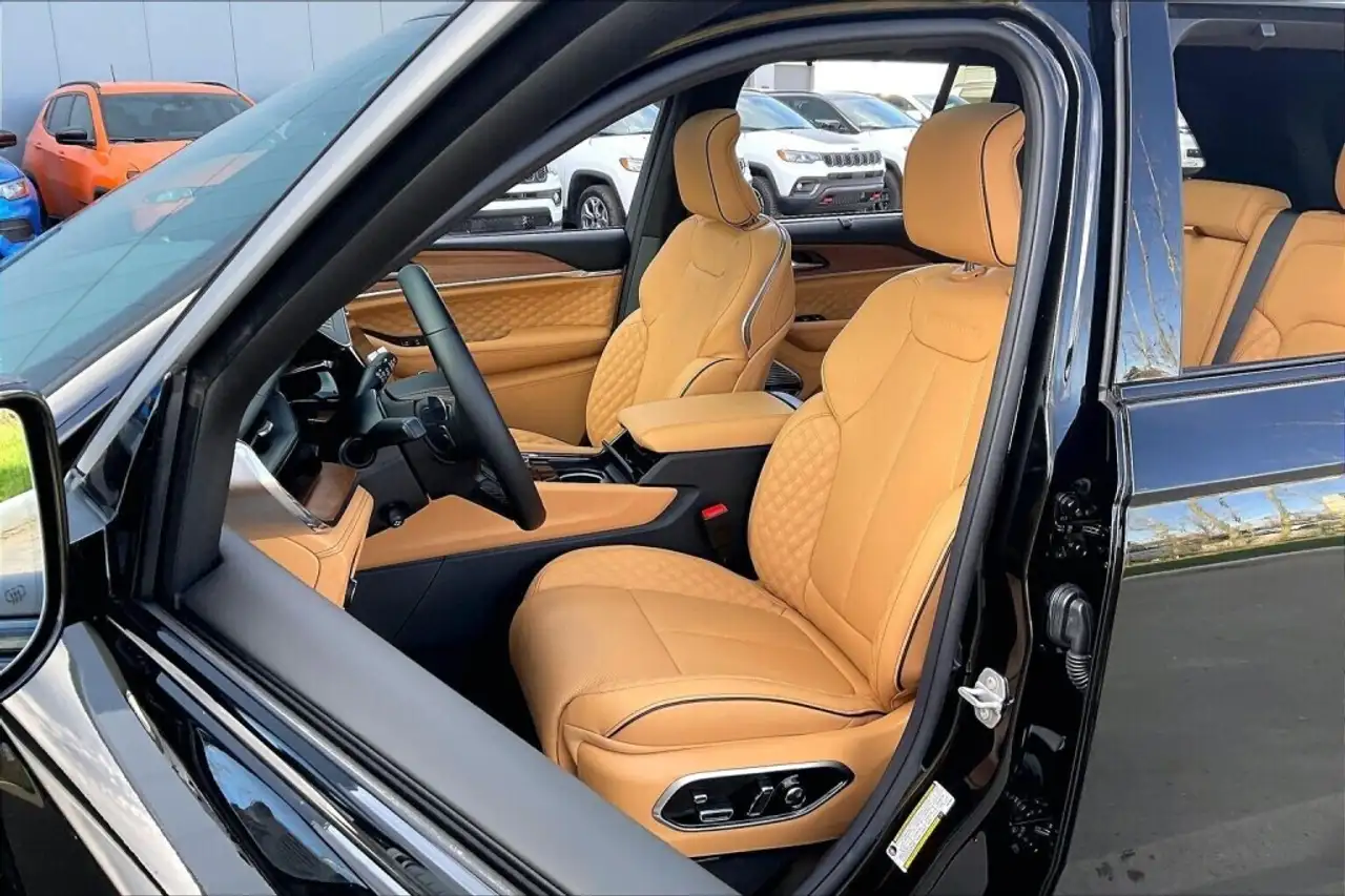 Jeep Grand Cherokee снимка Jeep Grand Cherokee