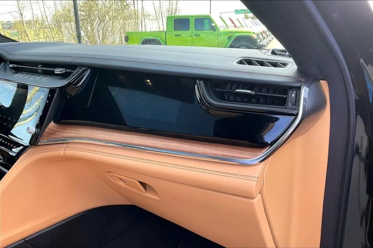 Jeep Grand Cherokee снимка Jeep Grand Cherokee