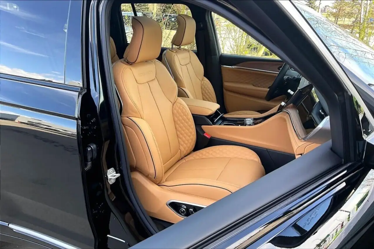Jeep Grand Cherokee снимка Jeep Grand Cherokee