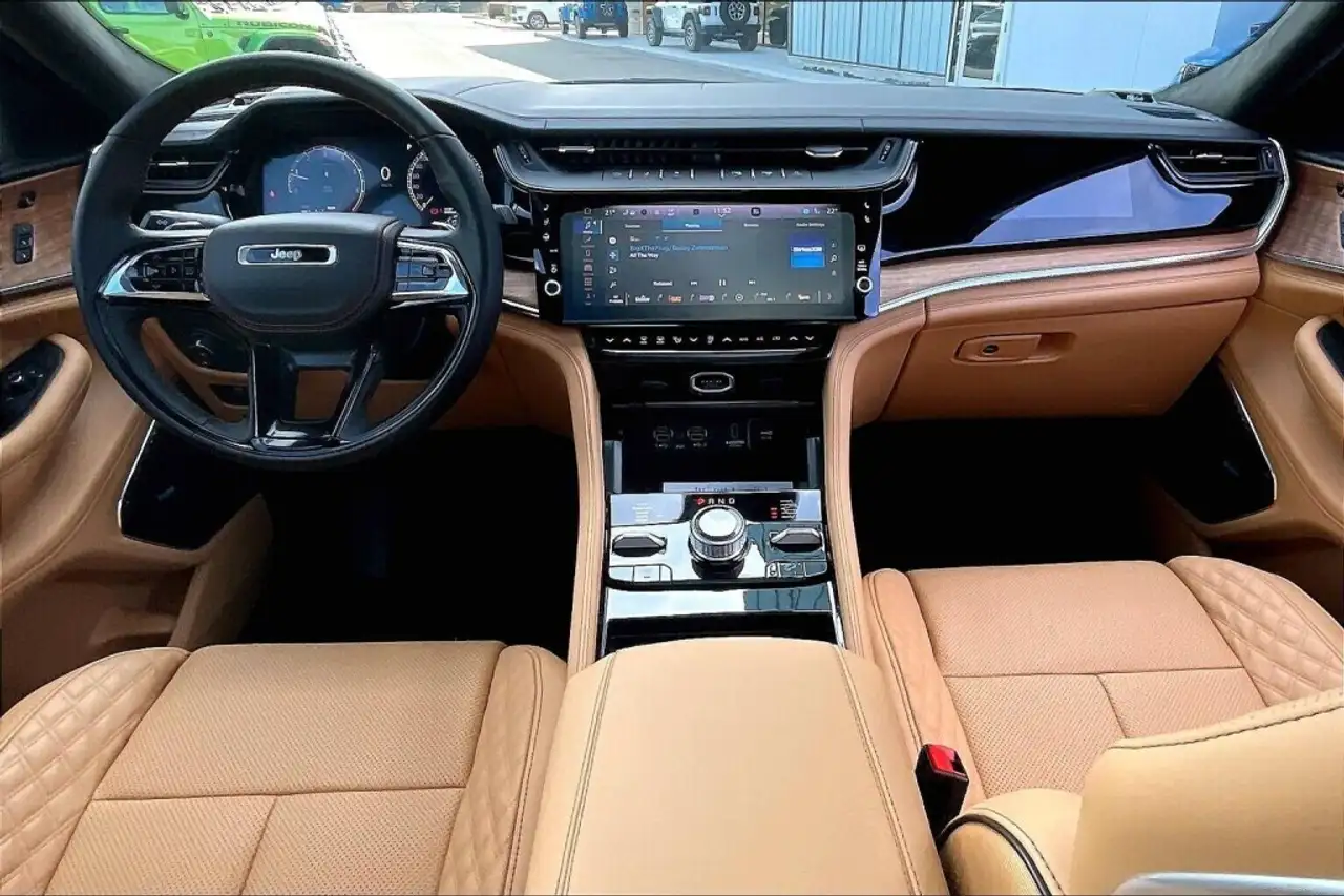 Jeep Grand Cherokee снимка Jeep Grand Cherokee