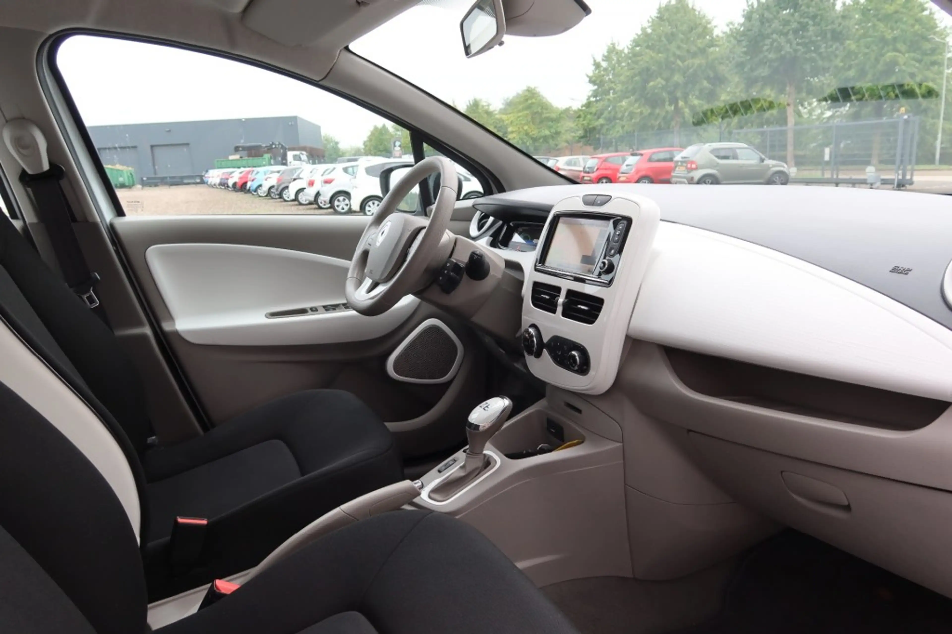Renault ZOE R90 Life 41kWh NAVI, Camera, PDC, Cruise, Koop Acc — photo 8