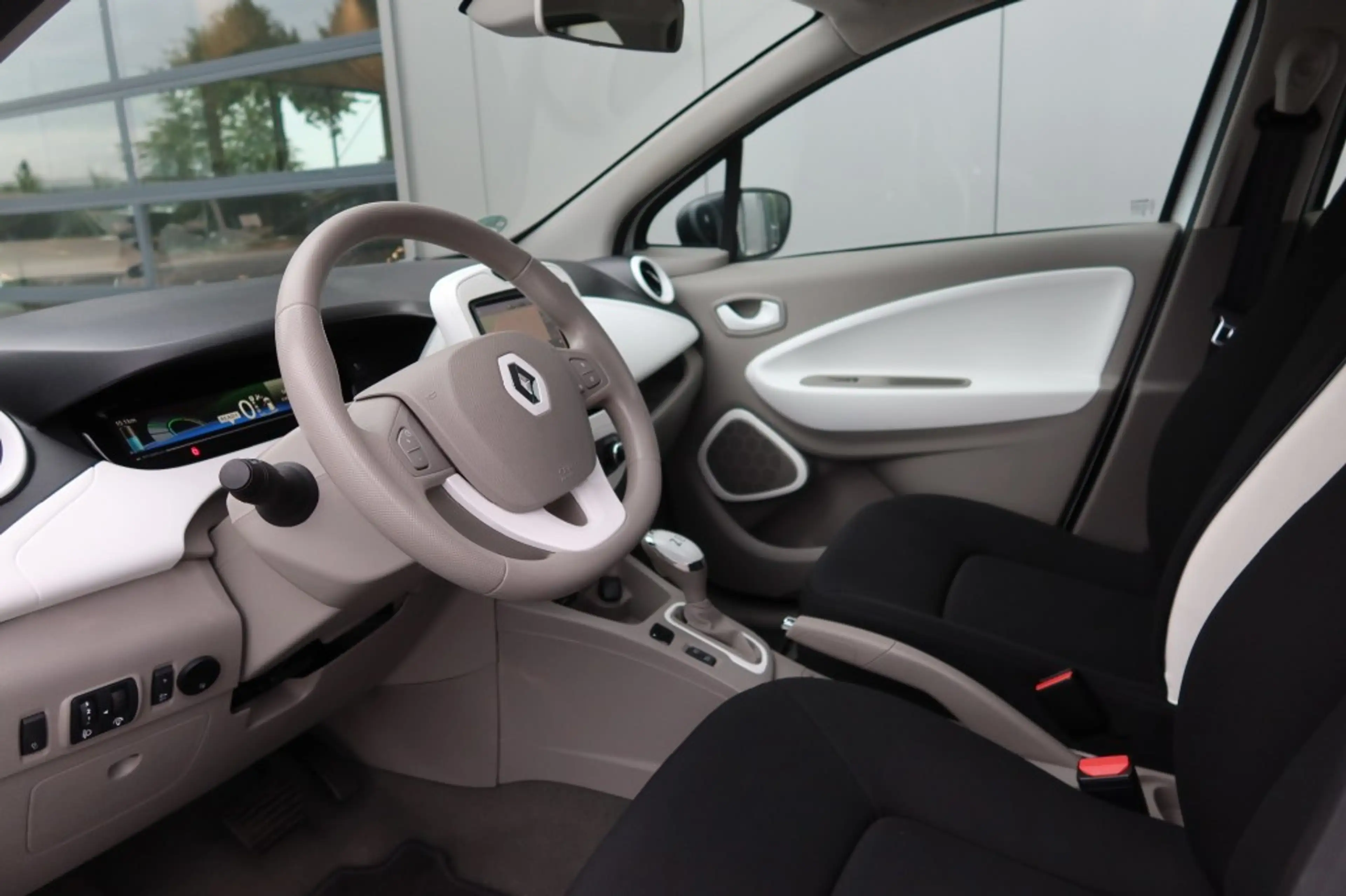Renault ZOE R90 Life 41kWh NAVI, Camera, PDC, Cruise, Koop Acc — photo 6