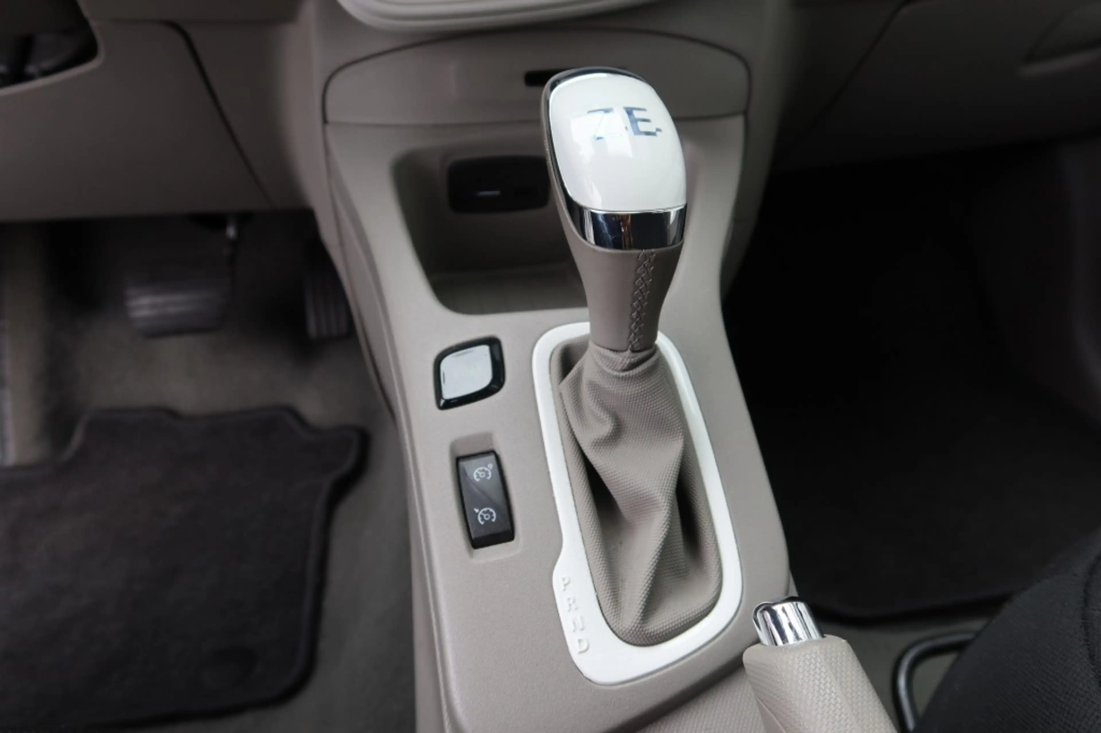 Renault ZOE R90 Life 41kWh NAVI, Camera, PDC, Cruise, Koop Acc — photo 10