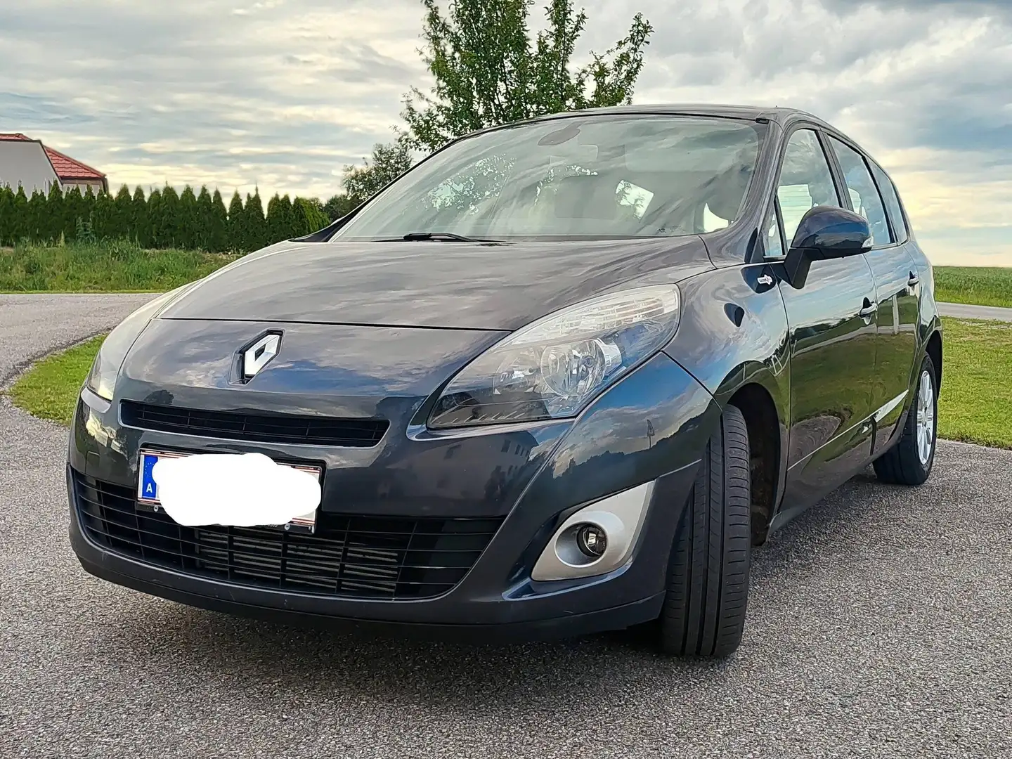Renault Grand Scenic Grand Scénic III TomTom Edition 2011 Energy 1,6 dCi DPFTomTom Edition Grau - 1