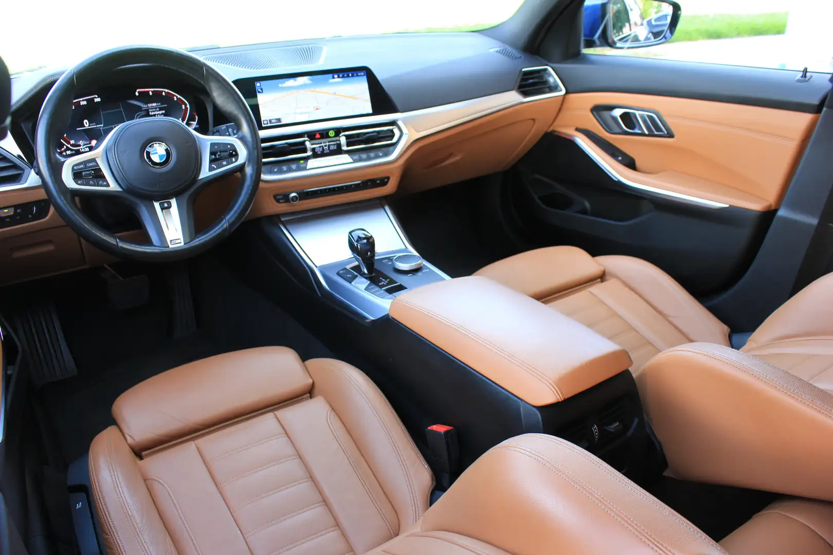 BMW 320 320d Touring Aut. Luxury Line Pano HeadUp Standhzg Blau - 2