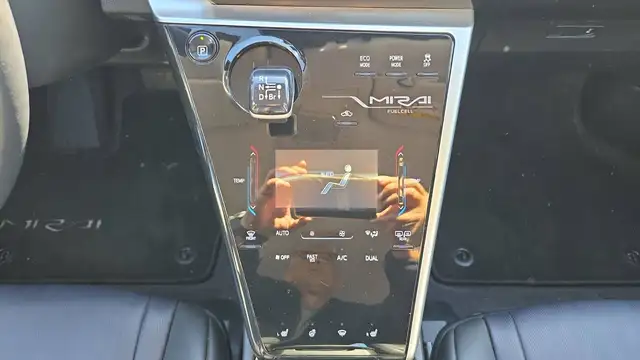 Toyota Mirai view 13