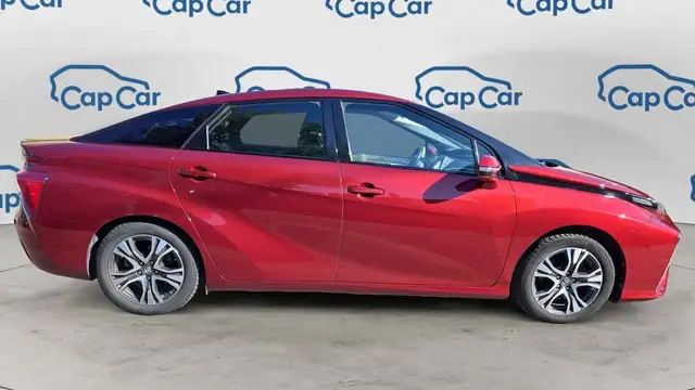 Toyota Mirai view 4