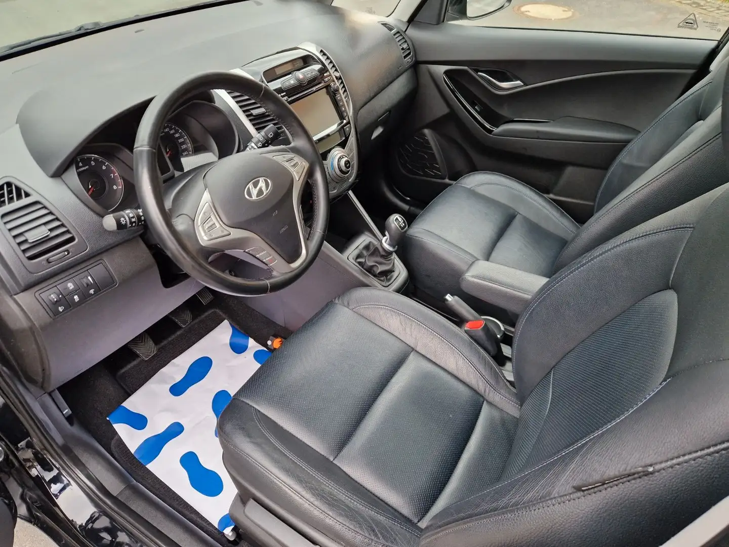Hyundai iX20 Style blue Panorama Leder Navi R-Cam Fekete - 2