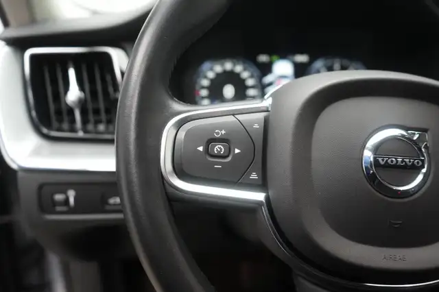 Volvo XC60 view 19