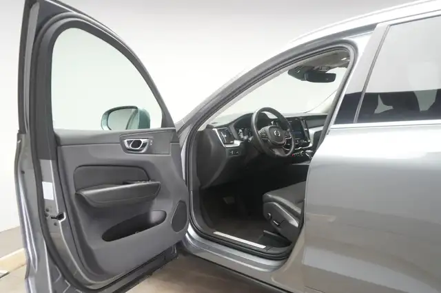 Volvo XC60 view 11