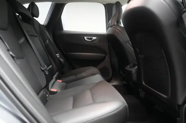 Volvo XC60 view 8
