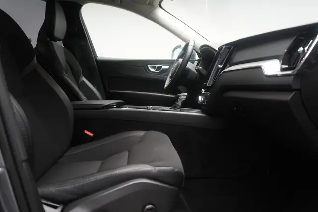 Volvo XC60 view 6