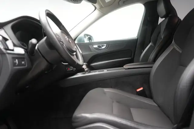 Volvo XC60 view 9