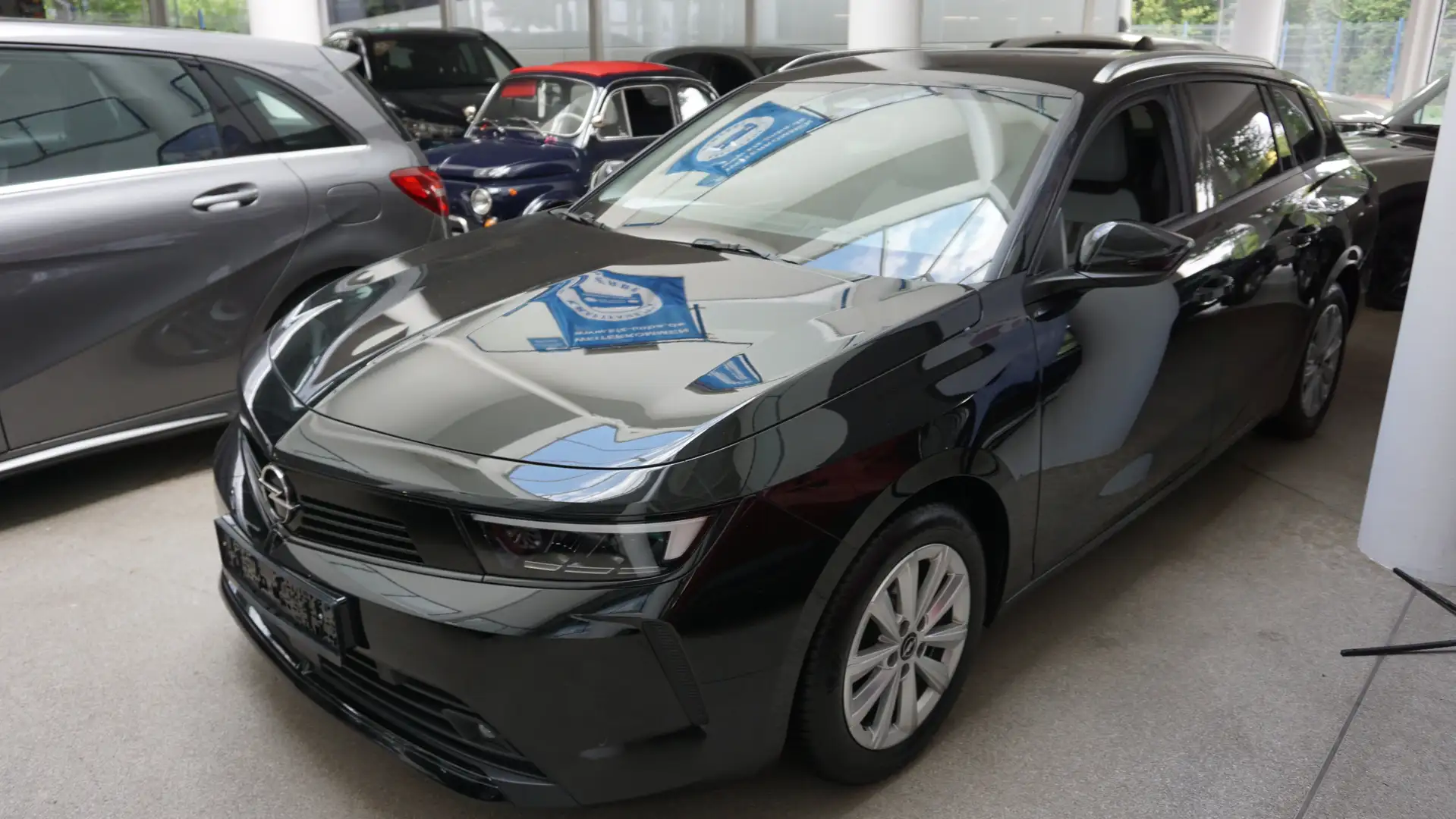 Opel Astra Elegance Schwarz - 2