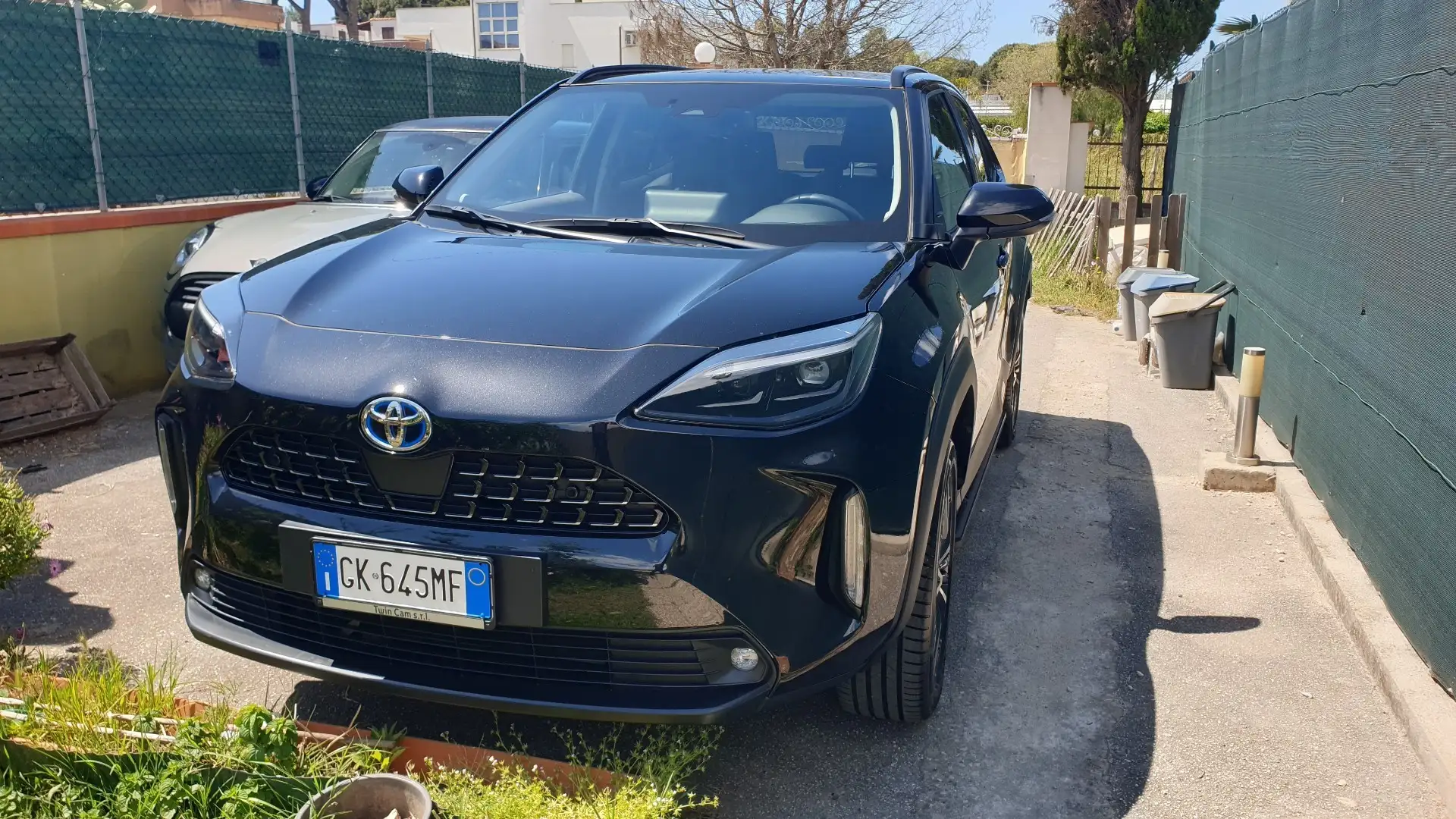 Toyota Yaris Cross 1.5h Lounge awd-i 116cv e-cvt crna - 1