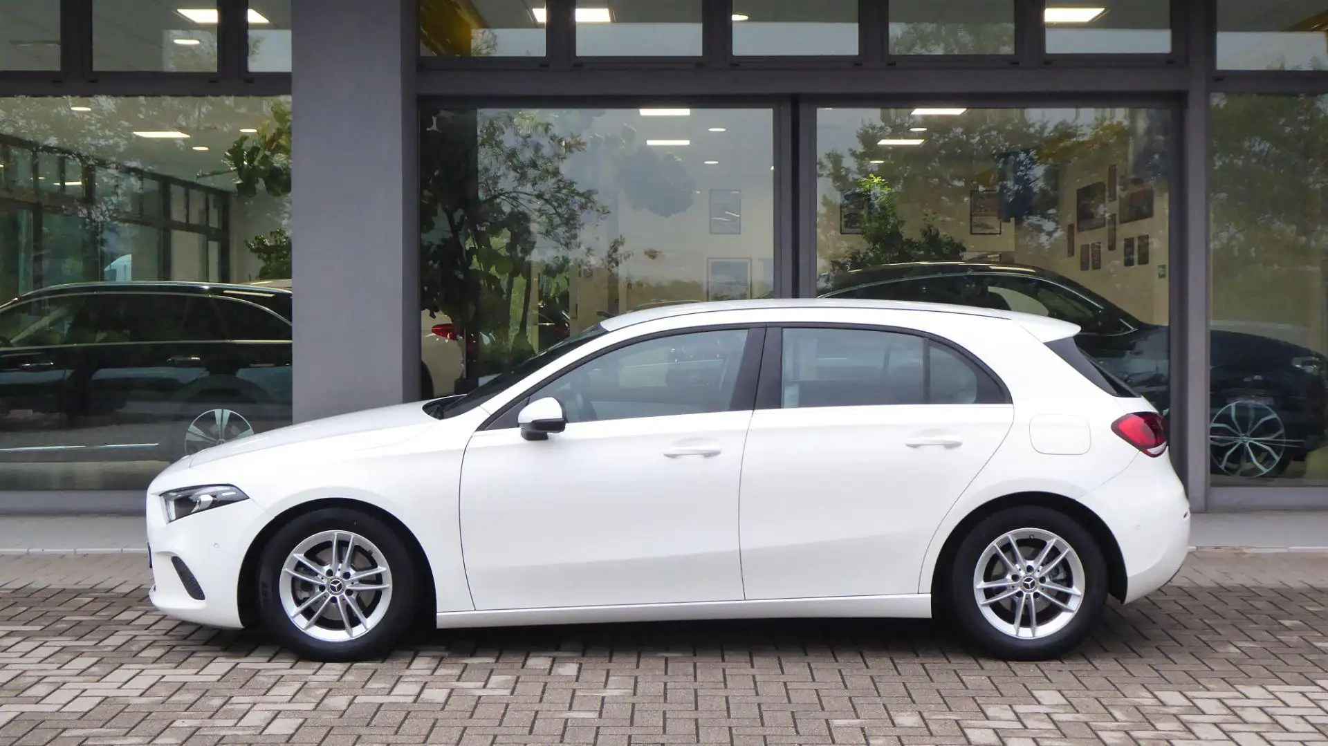 Mercedes-Benz A 180 d Automatic Business Bianco - 2