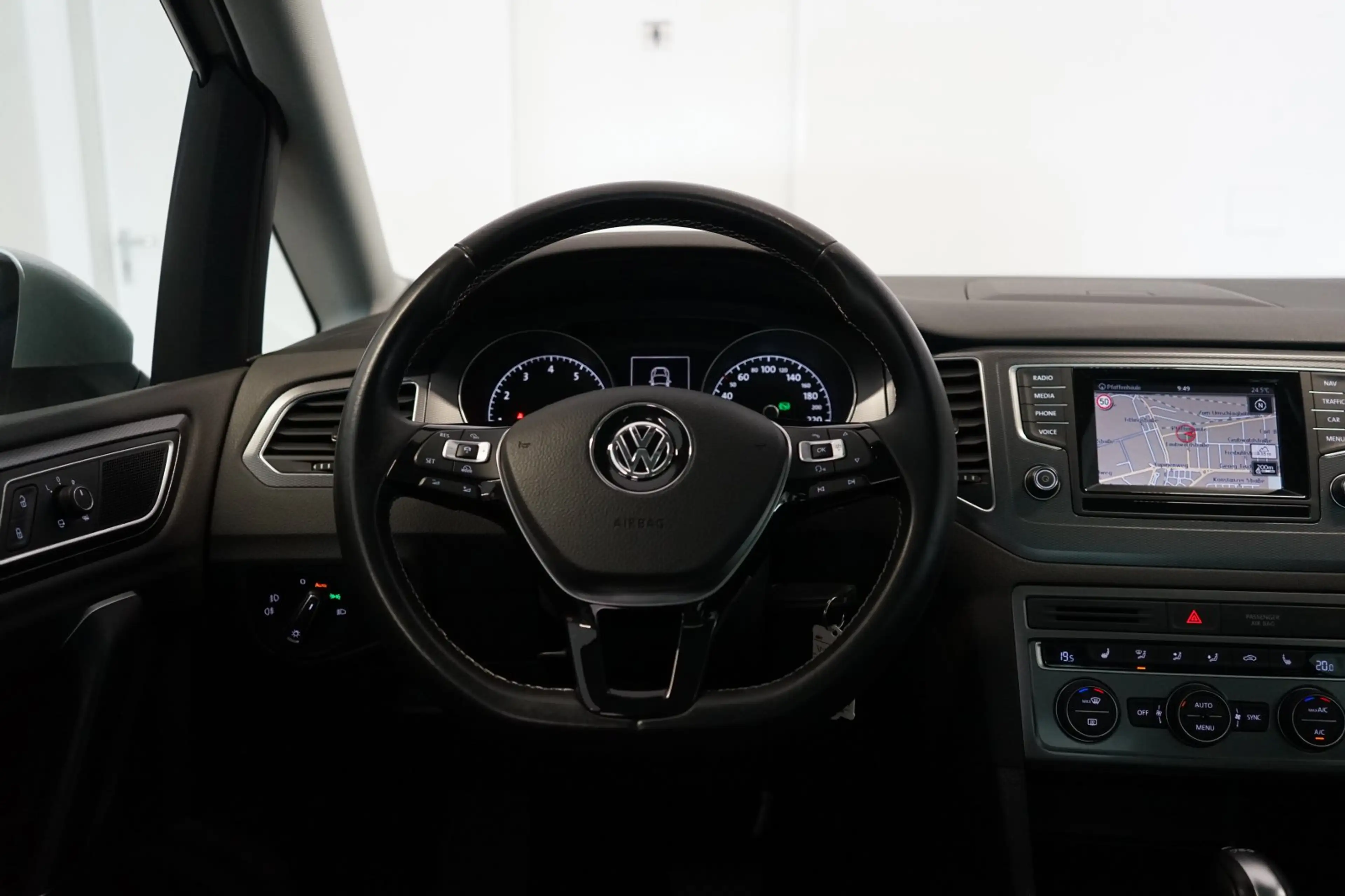 Volkswagen Golf Sportsvan VII Lounge|BI-XENON|NAVI|PANO|ACC — photo 9