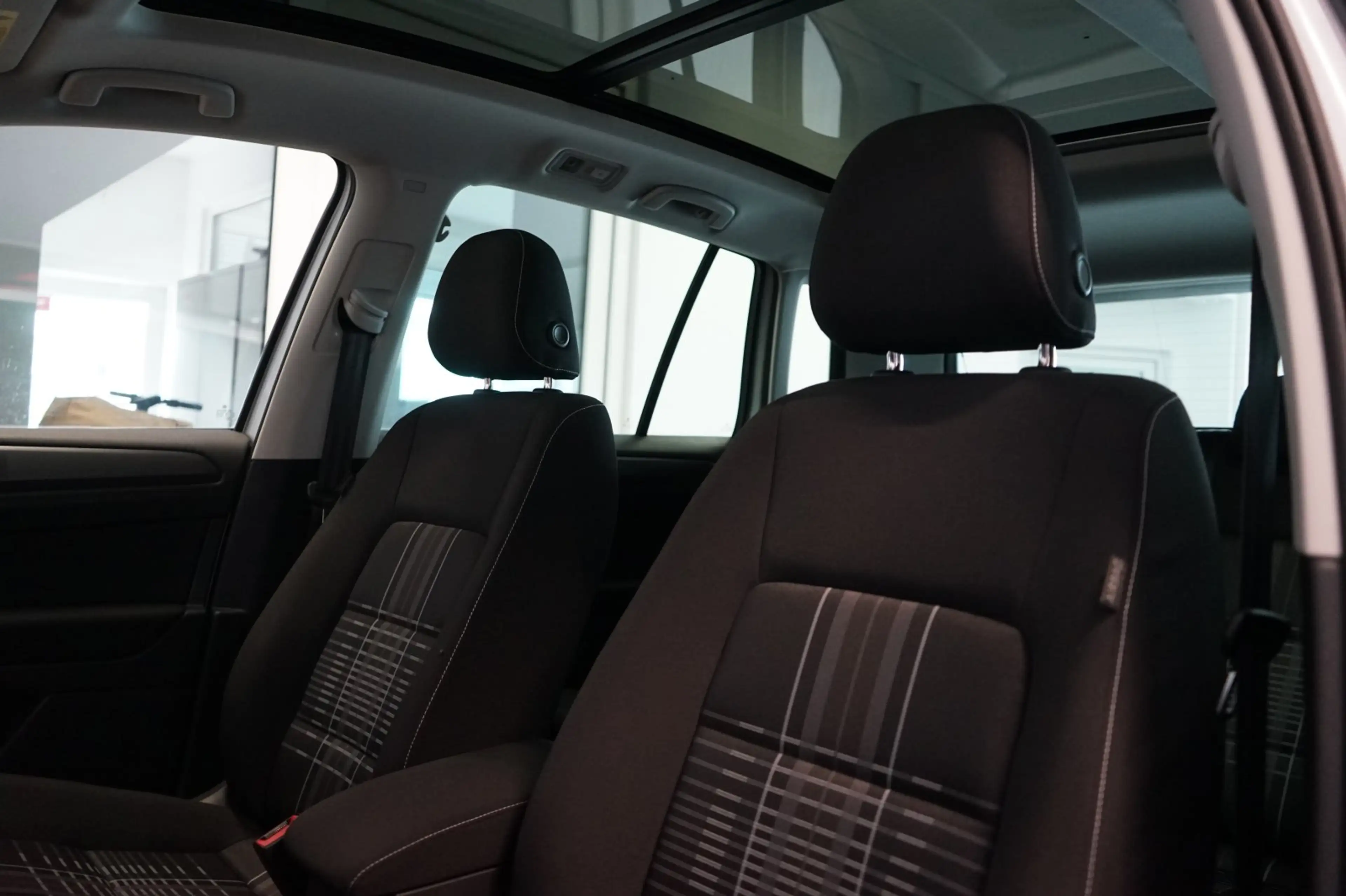 Volkswagen Golf Sportsvan VII Lounge|BI-XENON|NAVI|PANO|ACC — photo 7