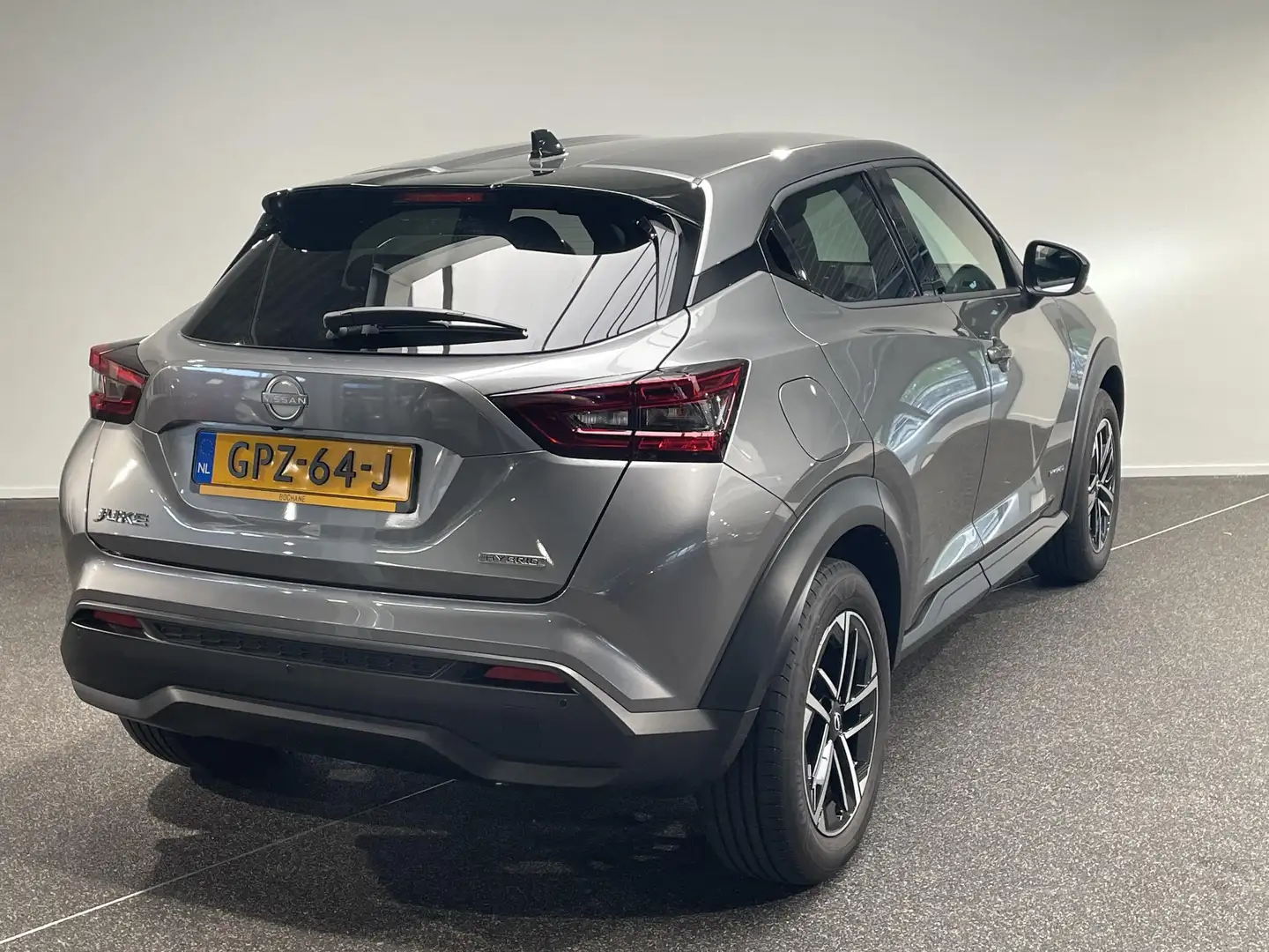 Nissan Juke 1.6 Hybrid N-Connecta Grijs - 2