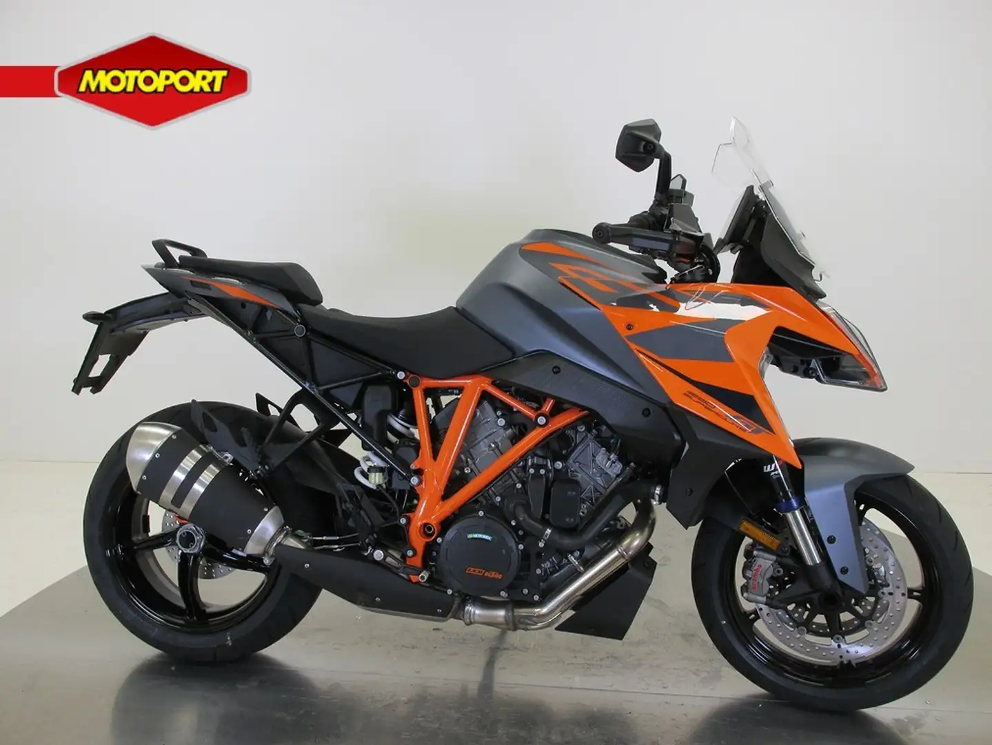 KTM 1290 Super Duke GT Orange - 1