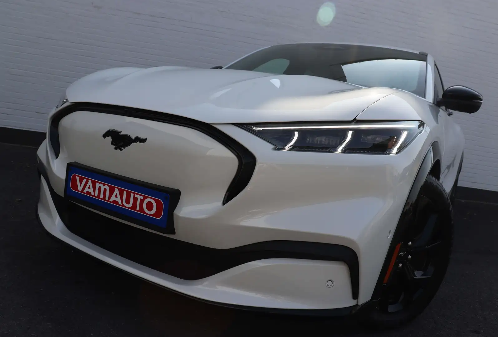 Ford Mustang Mach-E 99 kWh AWD Premium Extended Range - Keyless/B\u002 Blanc - 1