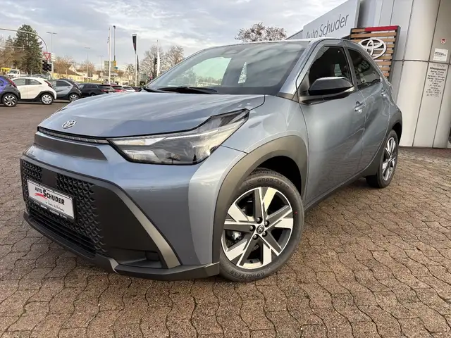 Toyota AYGO Active Hybrid **SITZHEIZUNG**