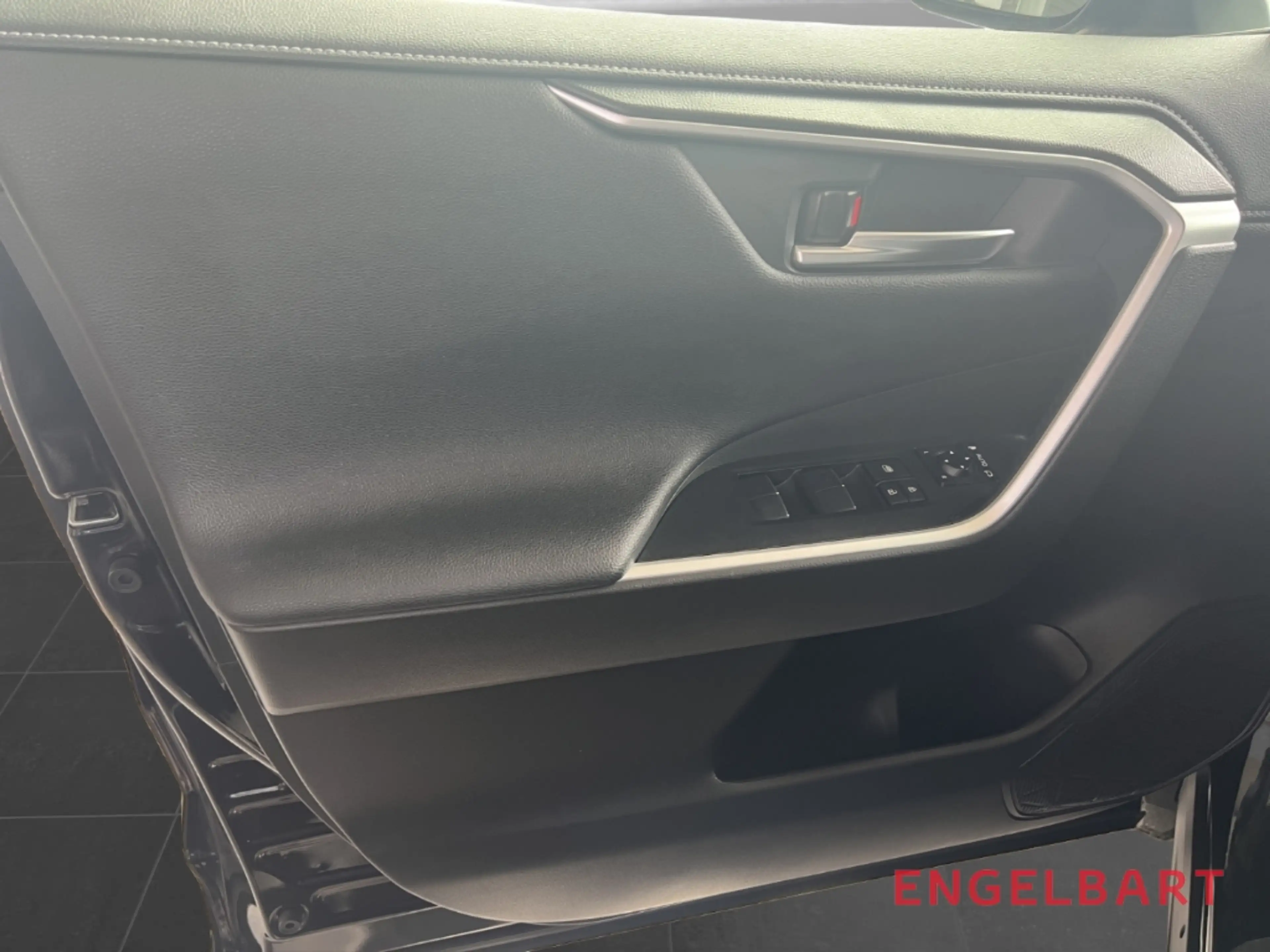 Toyota RAV 4 2.5 Hybrid 4x4 Team Deutschland GJR AHK — photo 10