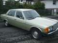 Mercedes-Benz 200 D Green - thumbnail 3